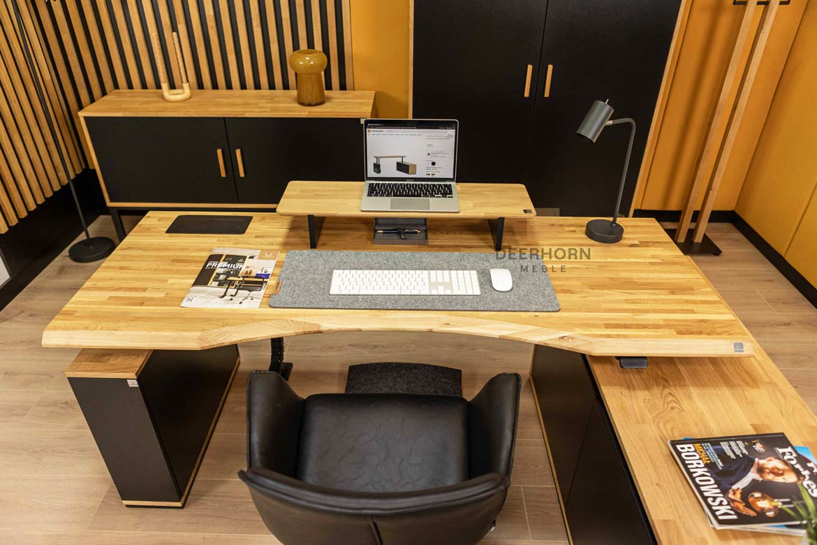 Kancelářský stůl, pohled na desku stolu shora
