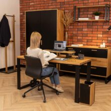 dřevěný pracovní stůl, projekce pro kancelářský nábytek
