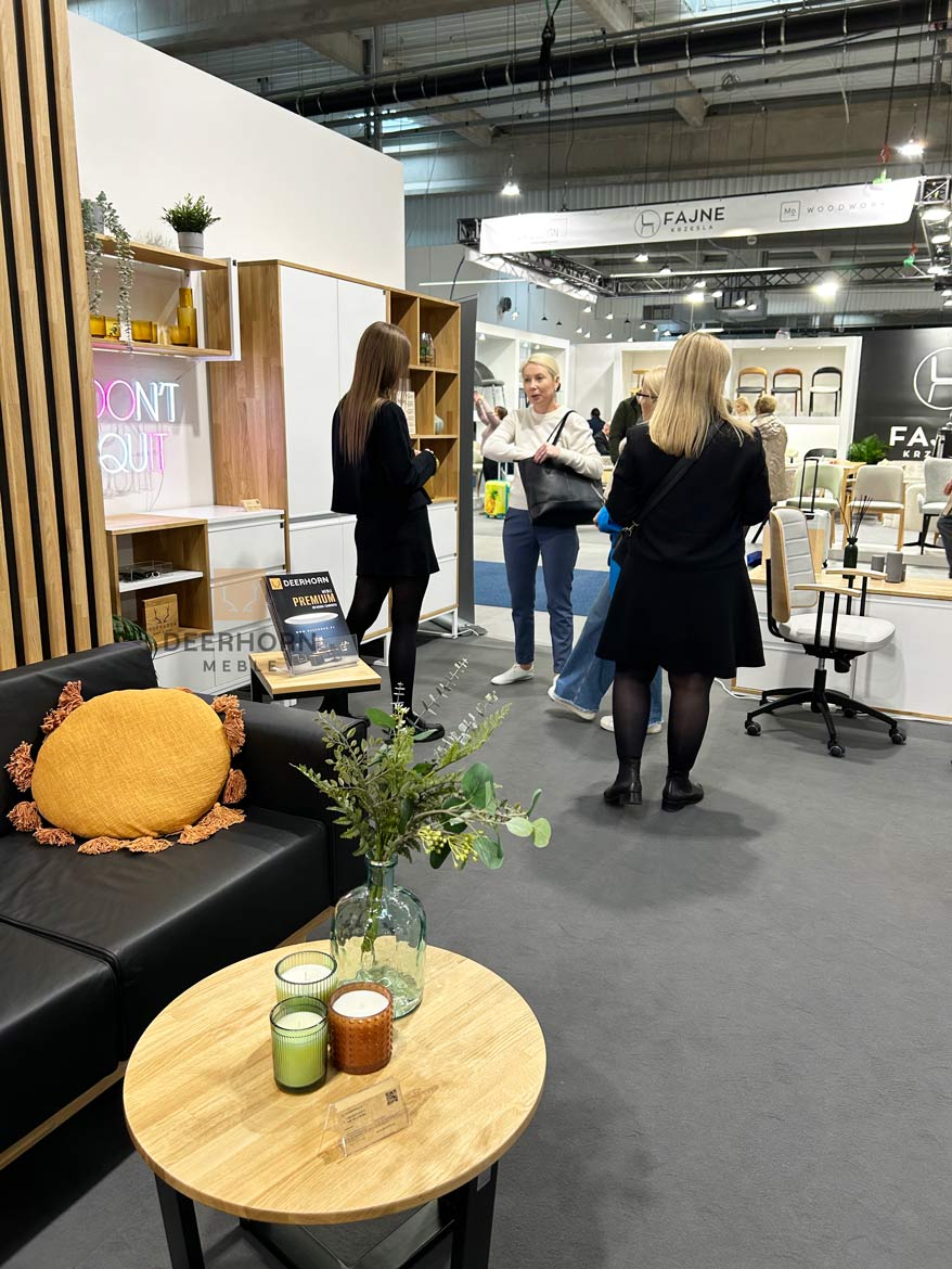 Luxusní dřevěný nábytek Warsaw Expo od Deerhorn
