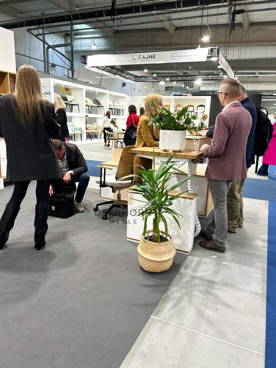 bílý nastavitelný stůl Expo Varšava Ptak