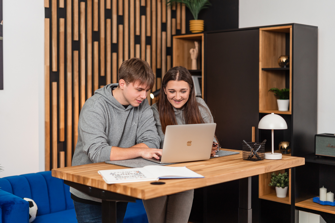 biurko-do-malego-pokoju-studenckiego biurko do małego pokoju studenckiego