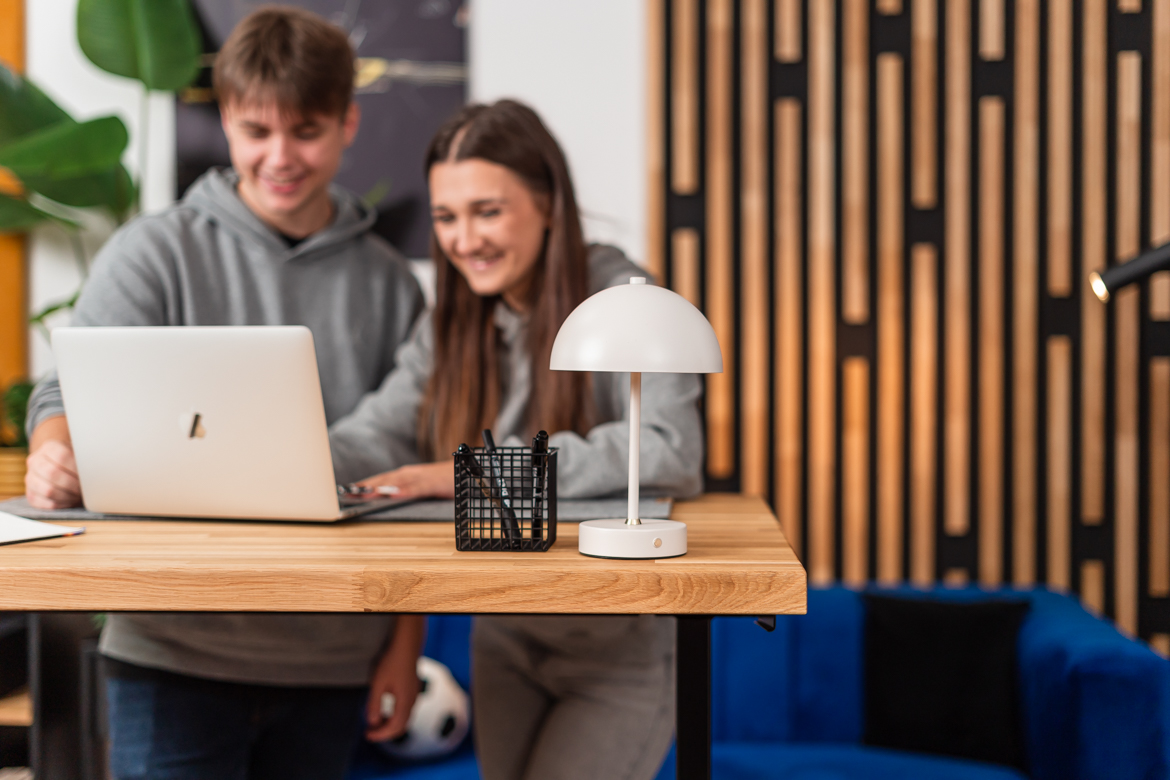 biurko-regulowane-pod-nauke-online biurko regulowane pod naukę online