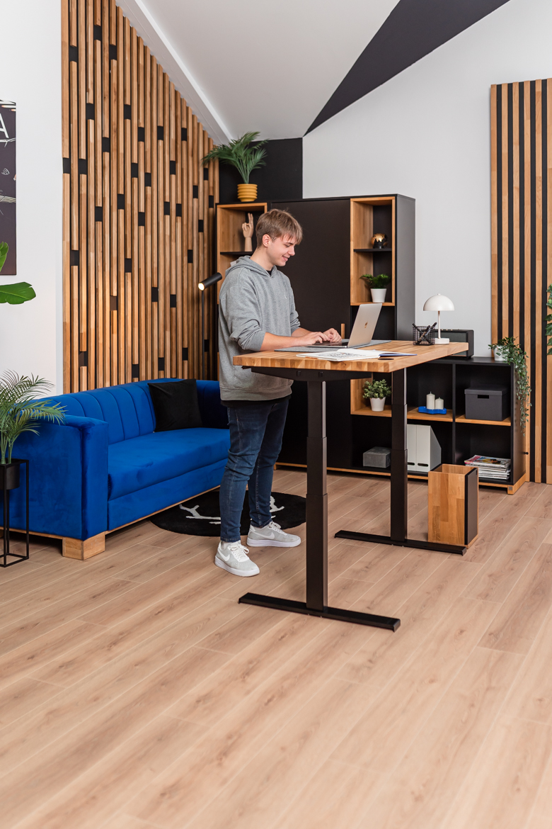 biurko-standing-desk-dla-mlodziezy biurko standing desk dla młodzieży