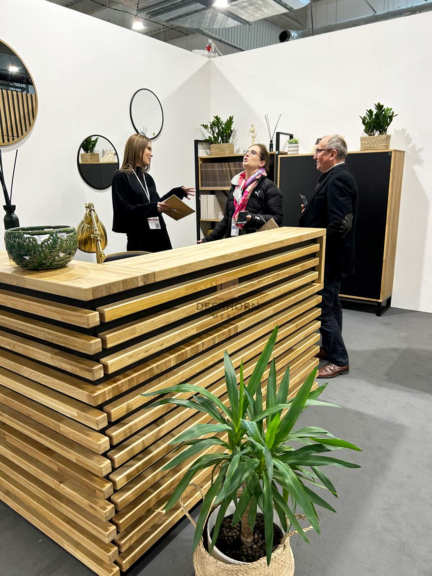 recepční pult na výstavě Ptak Expo ve Varšavě