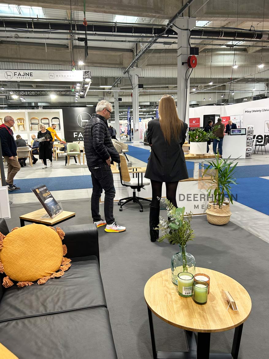 kancelářský nábytek na veletrhu Ptak Expo ve Varšavě