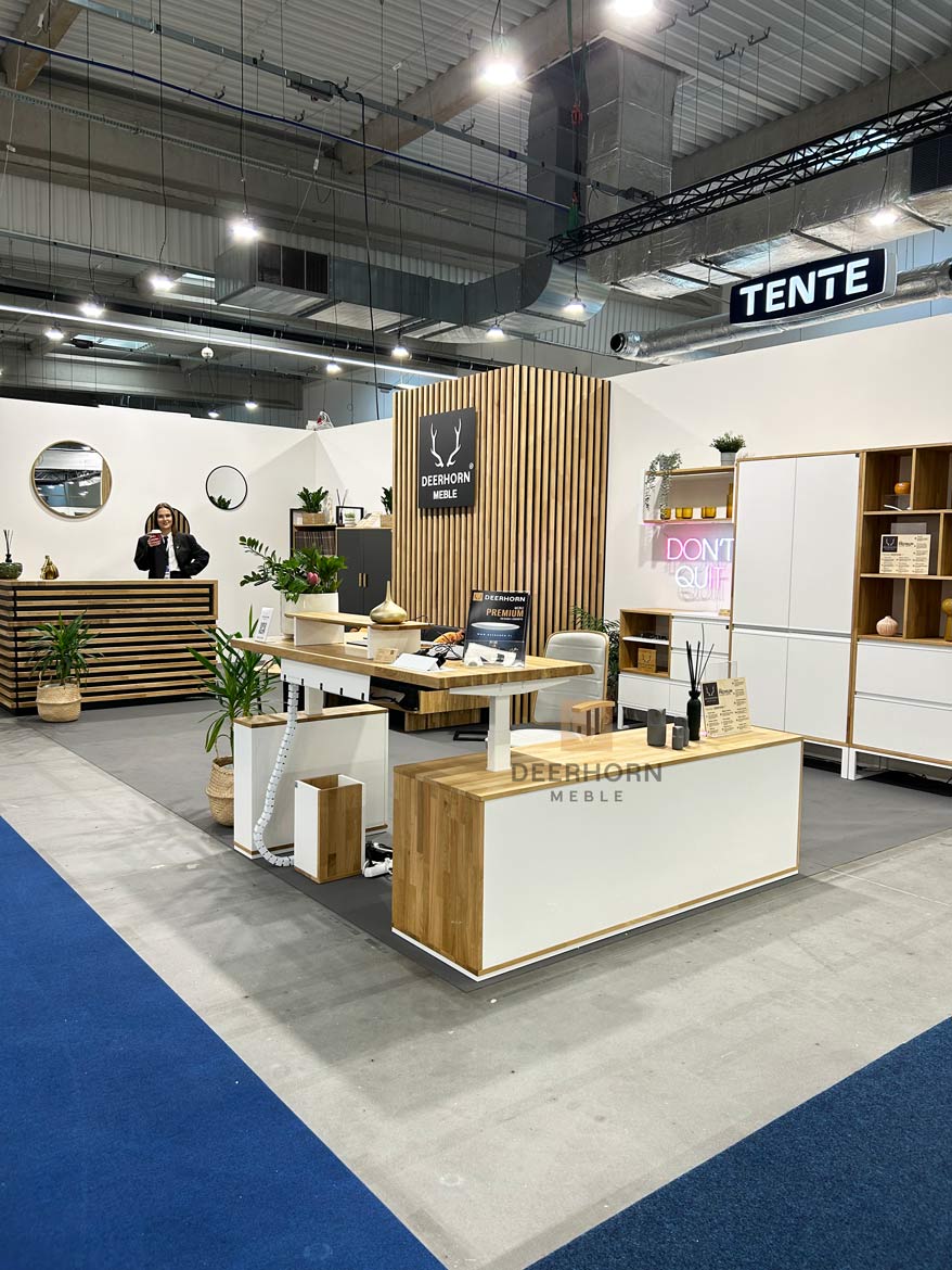 Stánek kancelářského nábytku Deerhorn na Expo Ptak ve Varšavě
