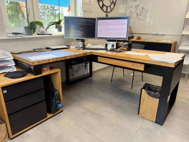 Dokonalý pracovní prostor – stylový rohový stůl