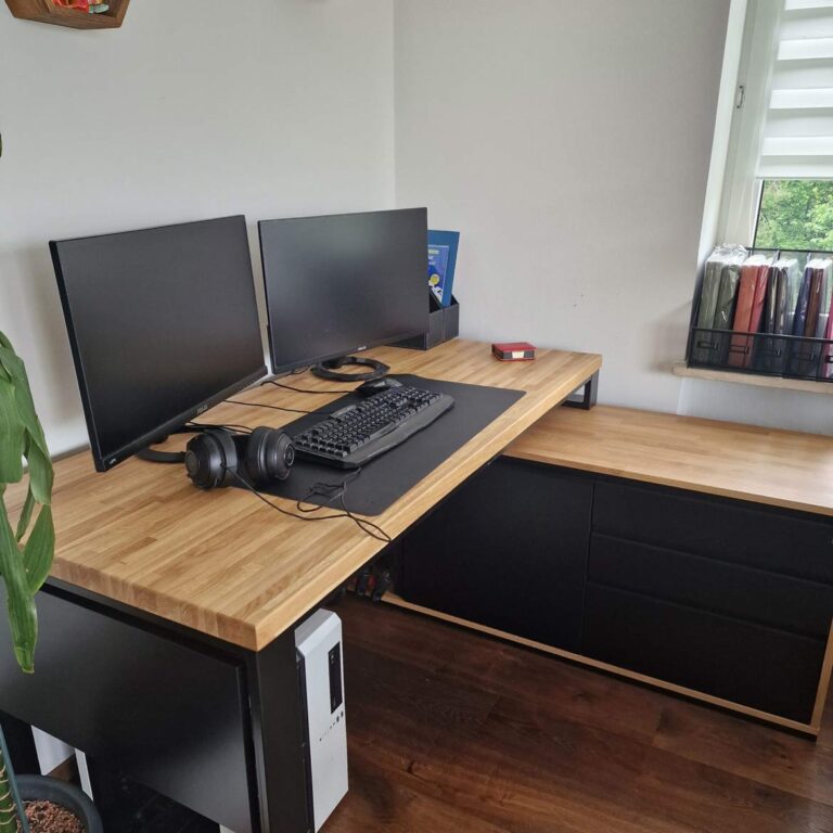 rohový psací stůl s podstavcem
