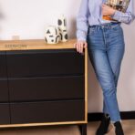stylová komoda do obývacího pokoje v industriálním stylu