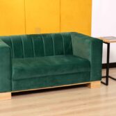 elegantní pohovka v minimalistickém stylu