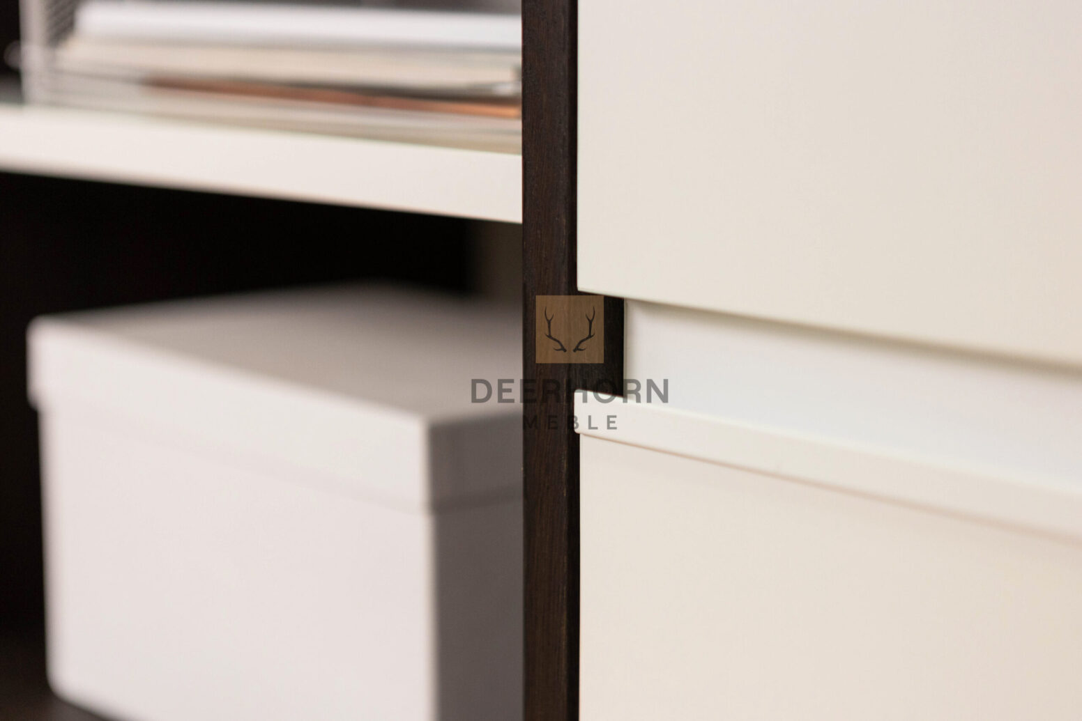 komoda s minimalistickým designem komoda s minimalistickým designem