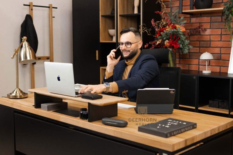 rohový psací stůl s elegantní povrchovou úpravou