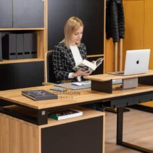 decentní stůl v decentním barevném provedení
