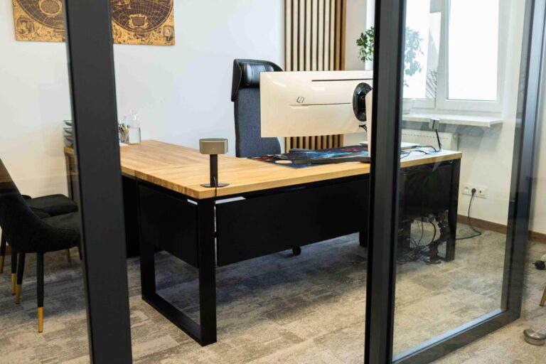 Nábytek pro Quantum Innovations – kancelář od A do Z
