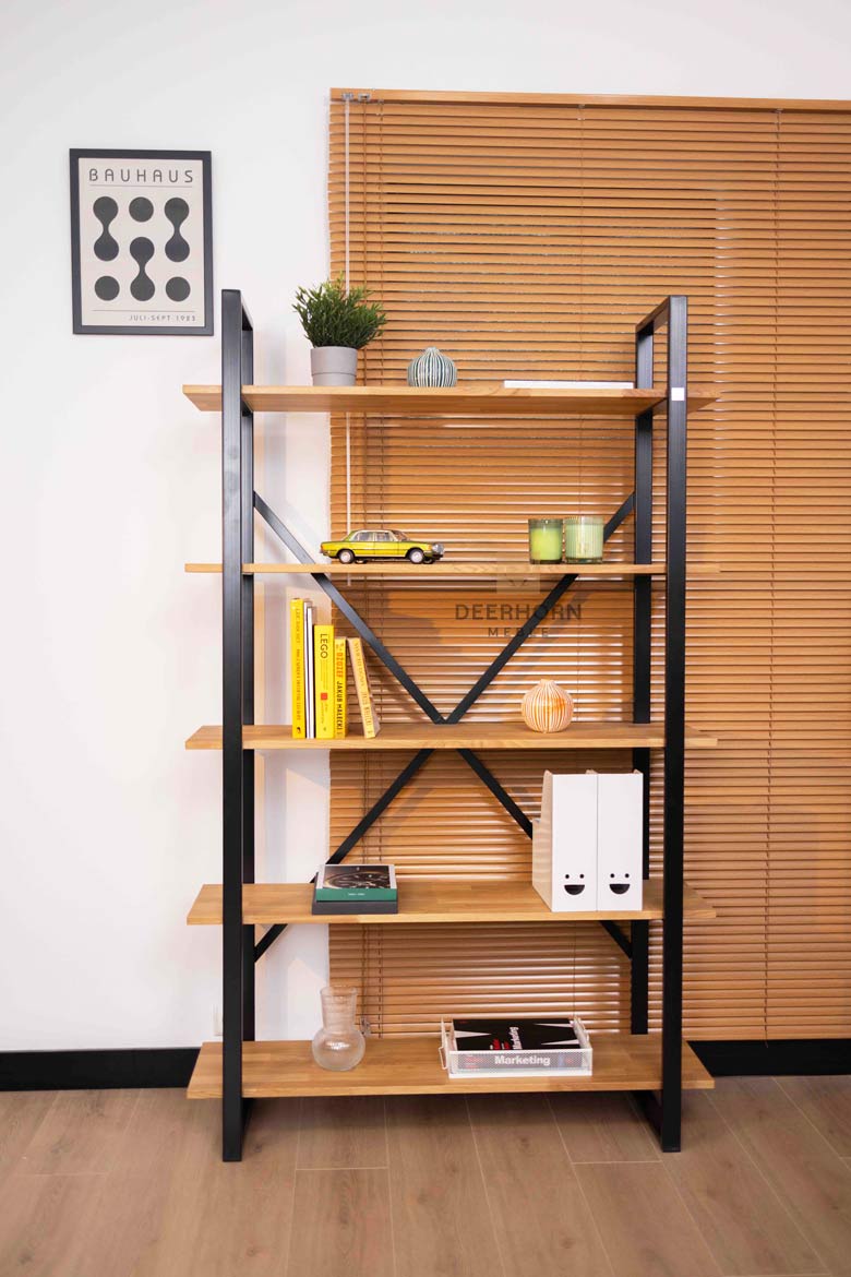 robust-regal-office