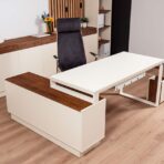 ergonomický stůl pro sedavé zaměstnání