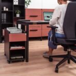 ergonomický stůl s podstavcem Corporate pro kancelářské pracovníky