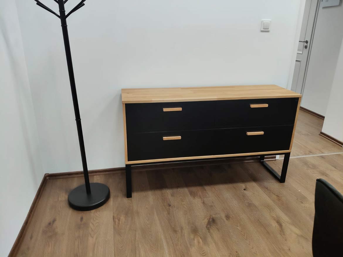 komoda s dostatkem úložného prostoru