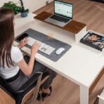 stůl pro coworkingový prostor