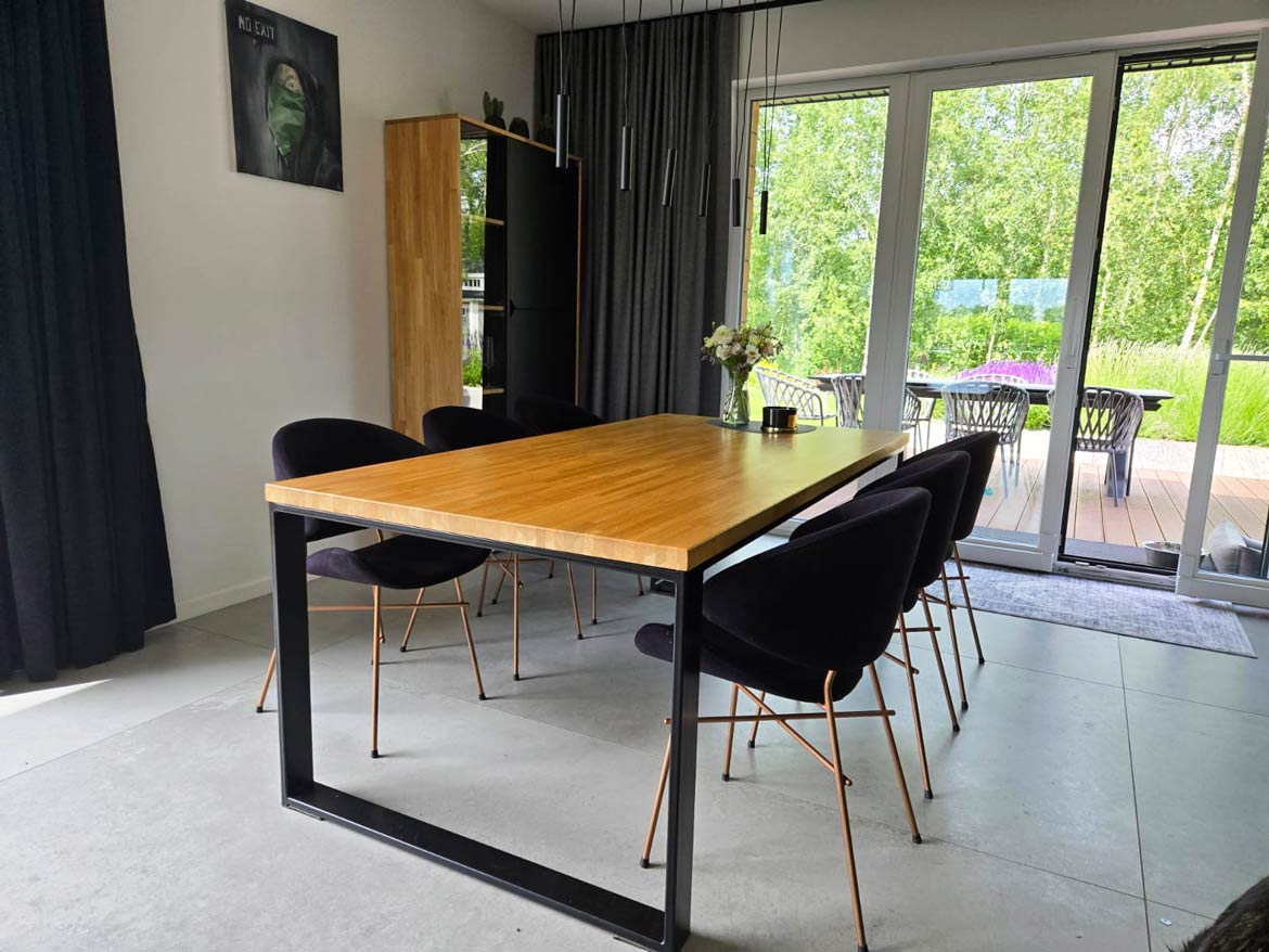 Elegantní jídelna se stolem Deerhorn loft - projekt v Krakově