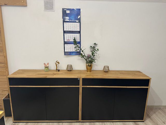 Komody a další nábytek pro účetní kanceláře po celé zemi od Deerhorn