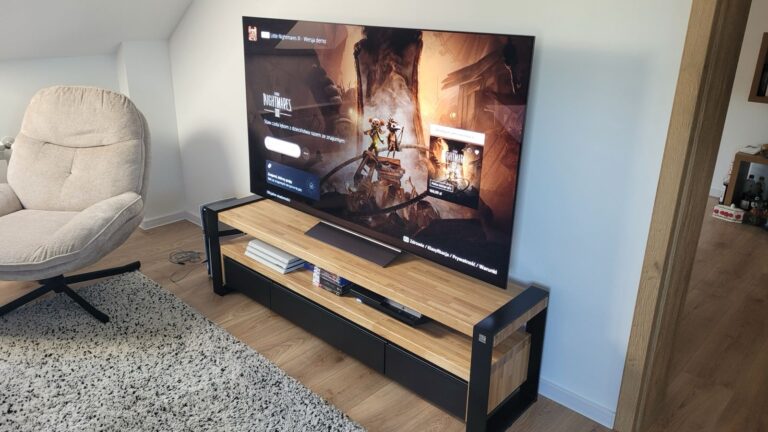 Moderní televizní skříňka se zásilkou do Jasla