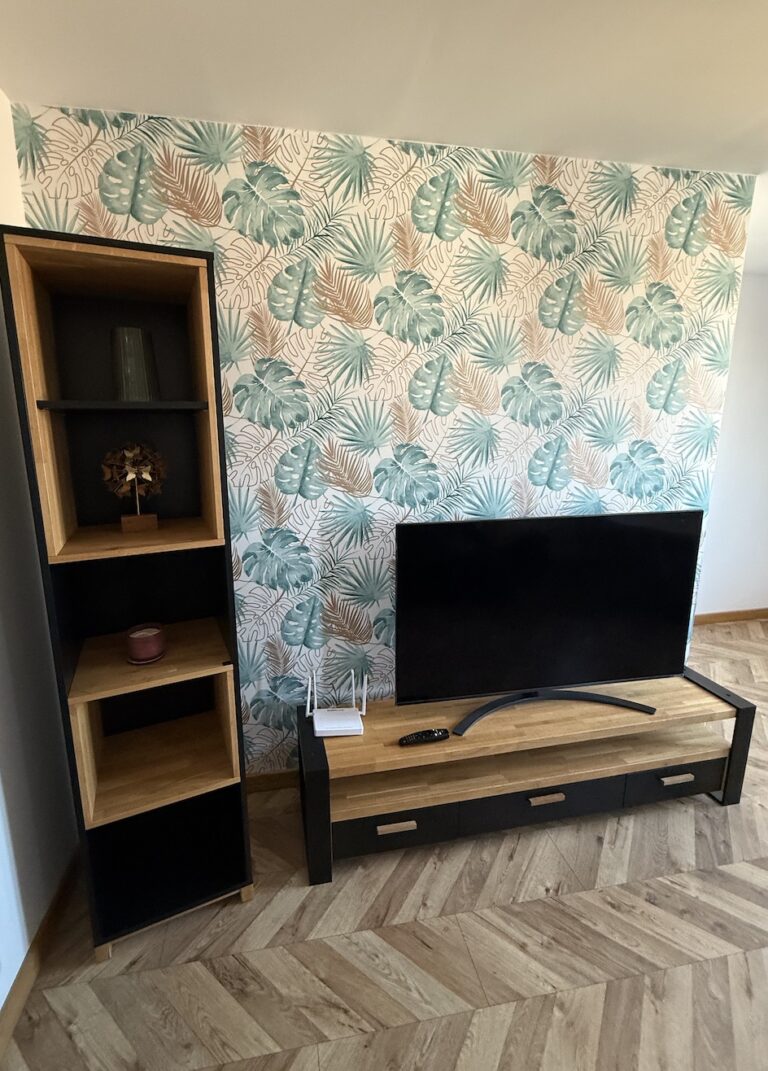 Televizní skříňka s dodáním do Poznaně