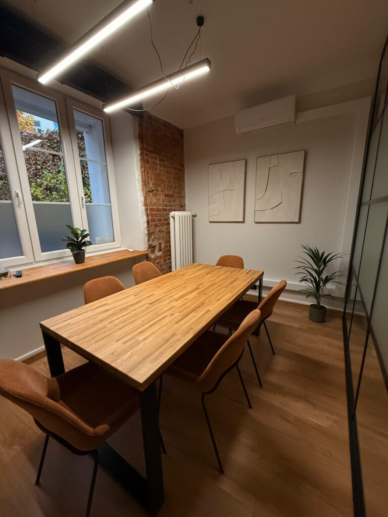 Vybavení kanceláří pro realitní kancelář Global Houses Group Sp. z o.o. ve Varšavě 