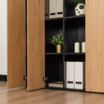 kancelářská skříň s elegantní povrchovou úpravou pro kancelář