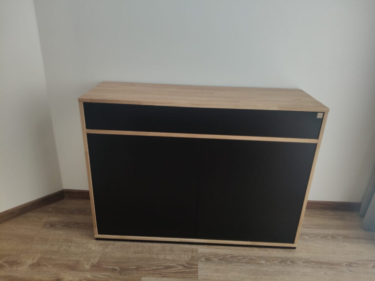 Komoda pro restauraci v Dzierżoniówě