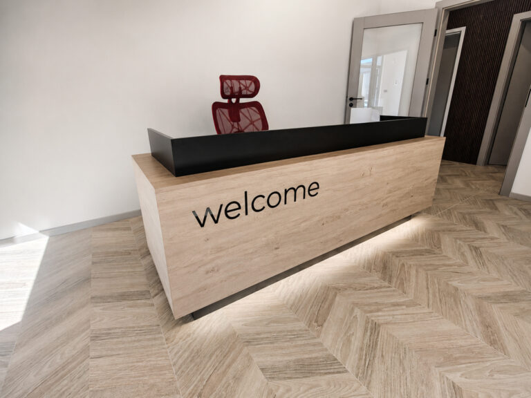 Recepční pult z kolekce Corporate pro společnost EDIL Services v Płocku