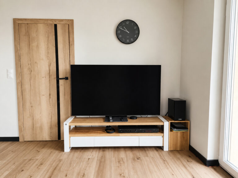 Nábytek pod televizor do obývacího pokoje pro pana Adama z Opoleho vojvodství