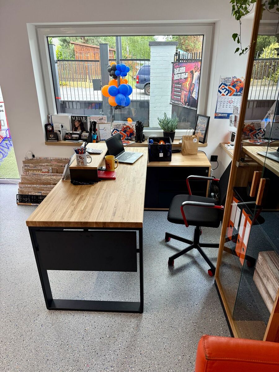 biurko do firmy reklamowej 1