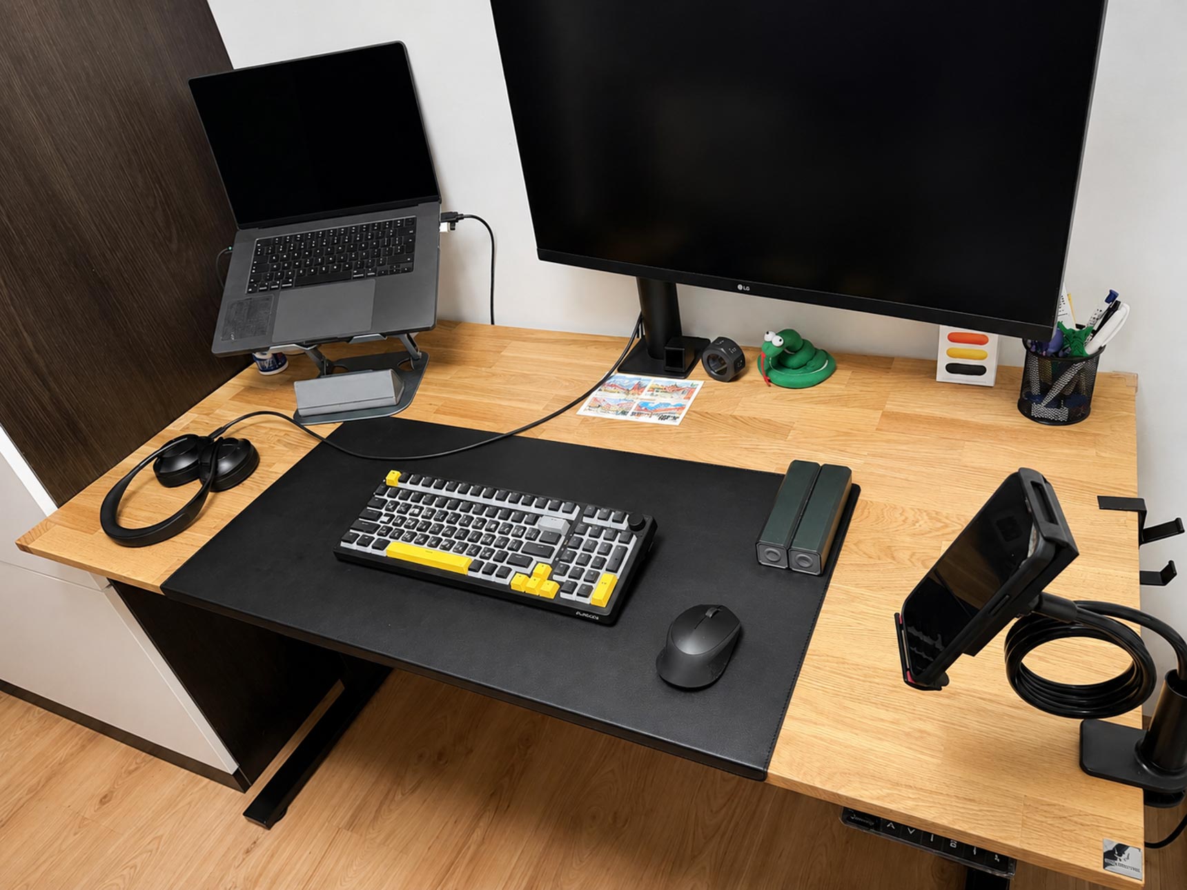 Biurko z regulacją wysokości do home office