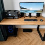 Velký pracovní stůl pro grafického designéra