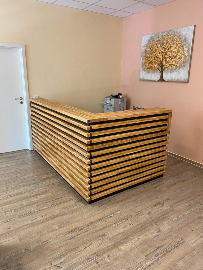 Recepční pult pro pediatrickou ordinaci v Bochumi v Německu