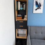 Úzká skříňka se zásuvkami do kanceláře