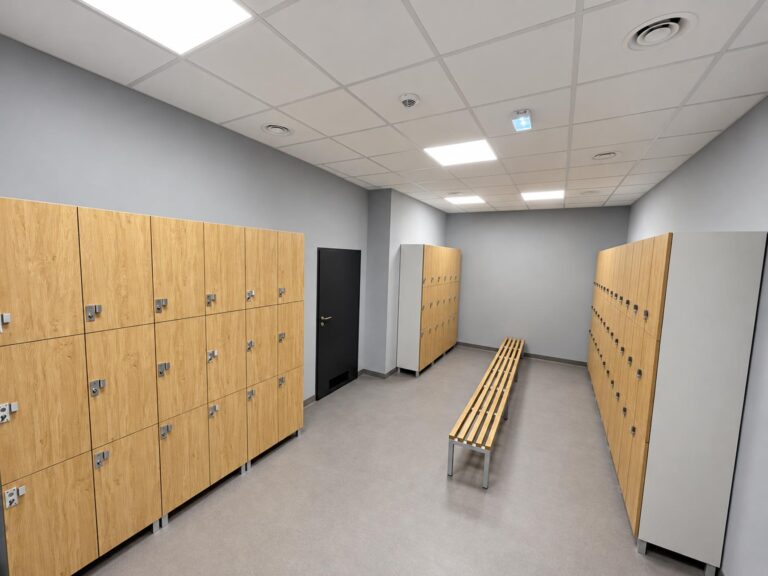 Šatní skříňky se zámky do šaten ve fitness klubu